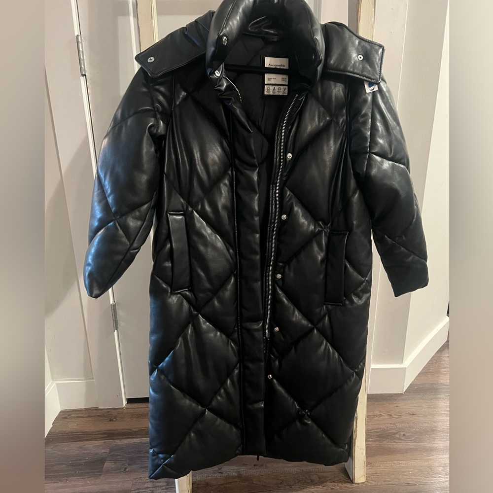 Women’s XXS Abercrombie & Fitch Vegan Leather Black Long Puffer Coat w/hood